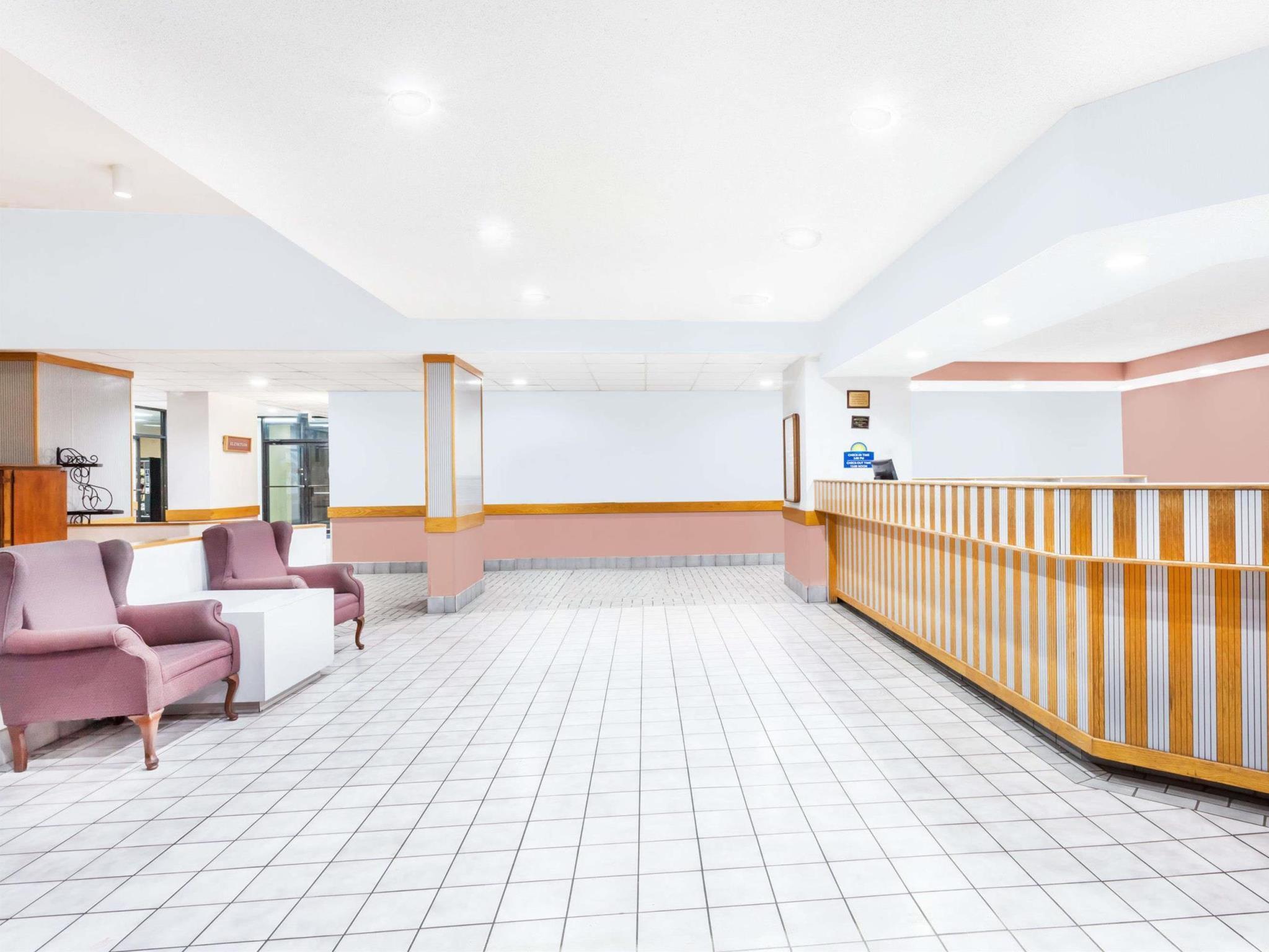 Days Inn & Suites By Wyndham Se Columbia Ft Jackson מראה חיצוני תמונה
