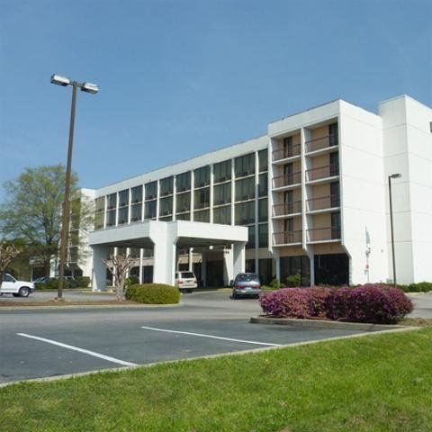 Days Inn & Suites By Wyndham Se Columbia Ft Jackson מראה חיצוני תמונה