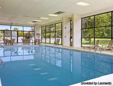 Days Inn & Suites By Wyndham Se Columbia Ft Jackson מראה חיצוני תמונה